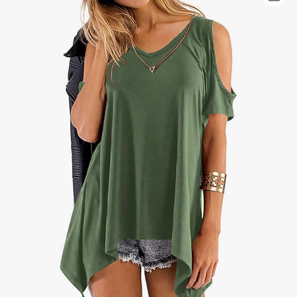 Beautiful woman cold shoulder tops - Picture 2 of 9